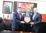 Başkan Aksoy’dan plaket