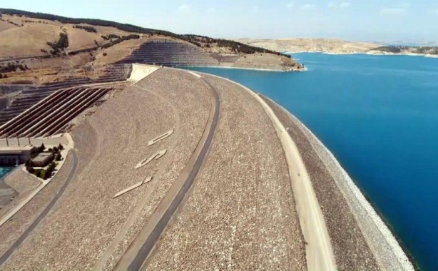 Atatürk barajı göleti su seviyesi korkutuyor