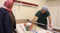 3 aylık bebeğin karnı açılmadan felçli bağırsakları çıkarıldı