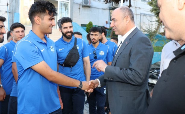 Futbolculardan Başkan Aksoy’a ziyaret
