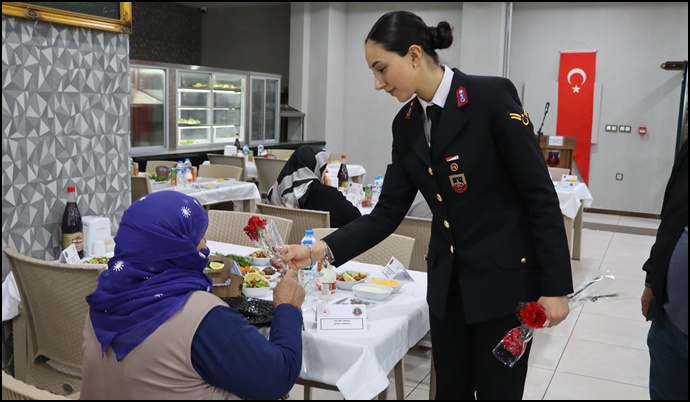 Şanlıurfa İl Jandarma Komutanlığından Şehit ve Gazi Ailelerine İftar Yemeği