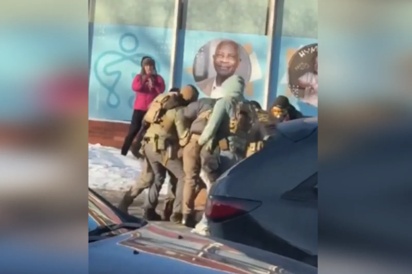 Göçmen polisi Ekvador’un, Minneapolis’teki konsolosluğuna girmeye çalıştı