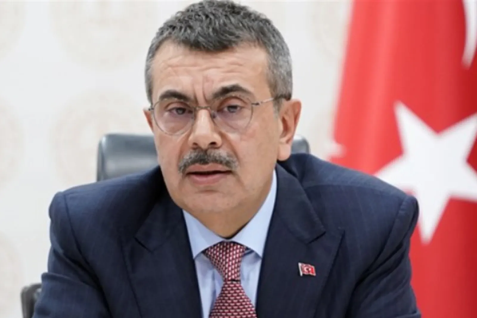 Tekin: İbrahim Çeçen İlkokulumuzda öğrencilerimize karnelerini takdim ettik