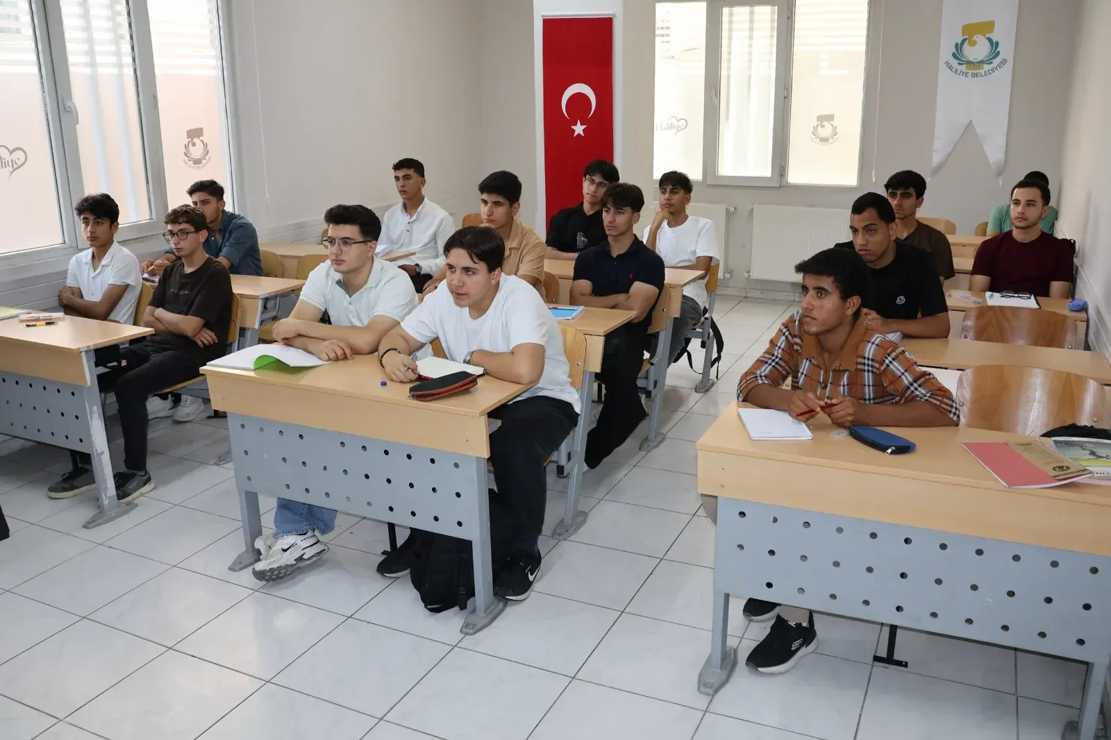 Haliliye Belediyesi’nin Ücretsiz Yaz Kursu Gençleri Üniversiteye Hazırlıyor