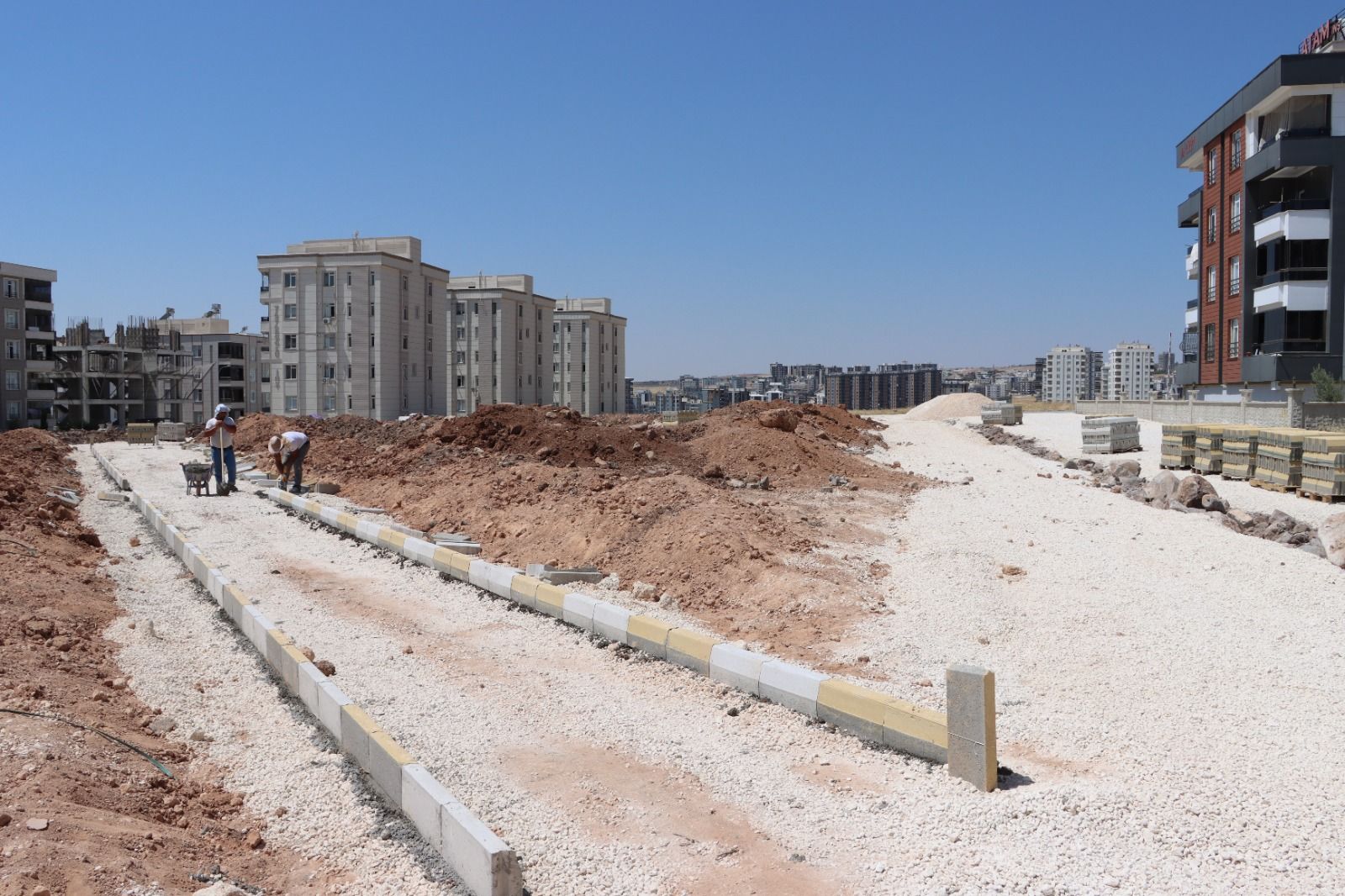 BATIKENT MAHALLESİ YENİ PARKLARINA KAVUŞUYOR