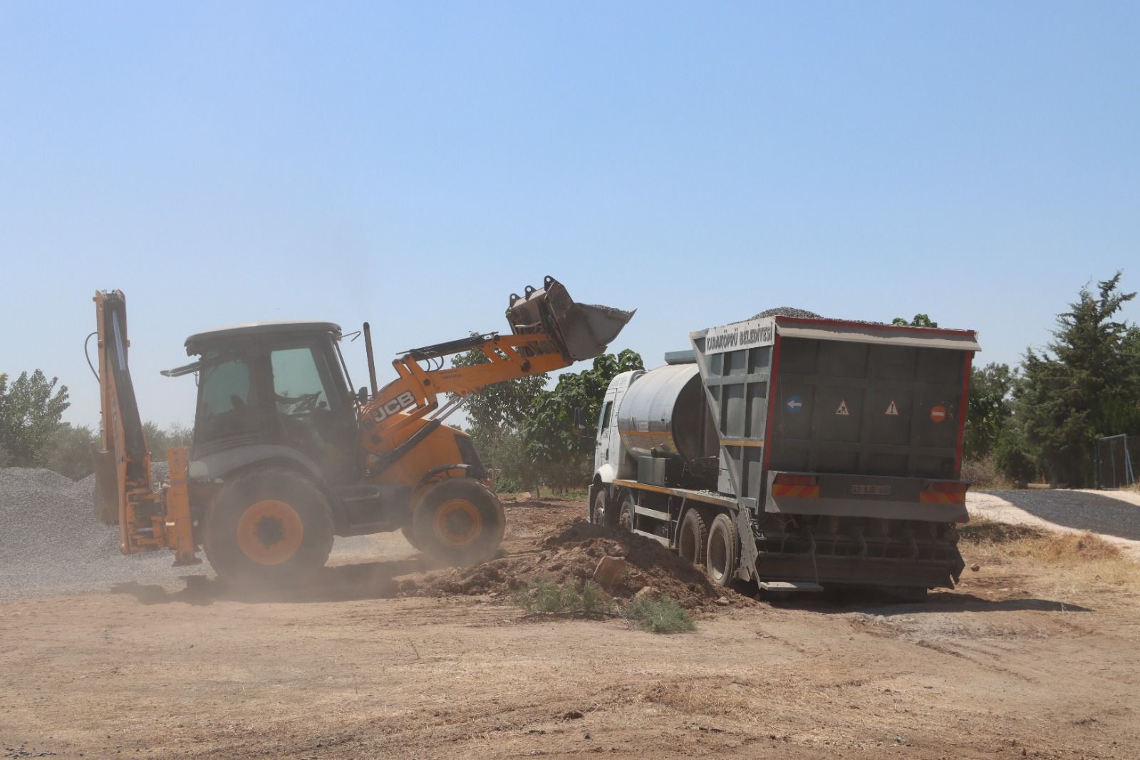 KARAKÖPRÜ’DE KIRSAL YOLLAR YENİLENİYOR