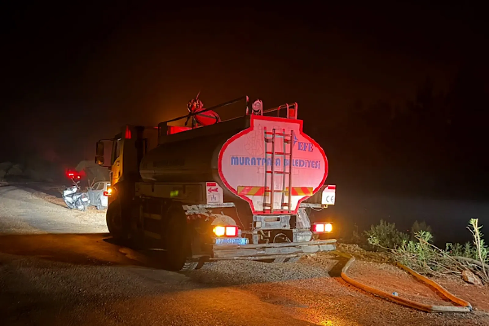 Muratpaşa’dan Aksu’daki orman yangınına ekip ve araç desteği sağlandı