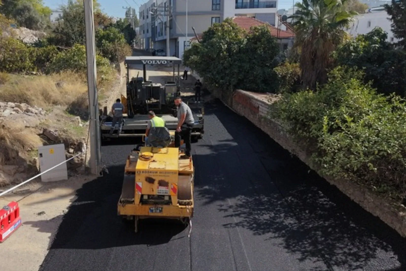 Bodrum’da yol bakım ve asfalt çalışmaları sürüyor