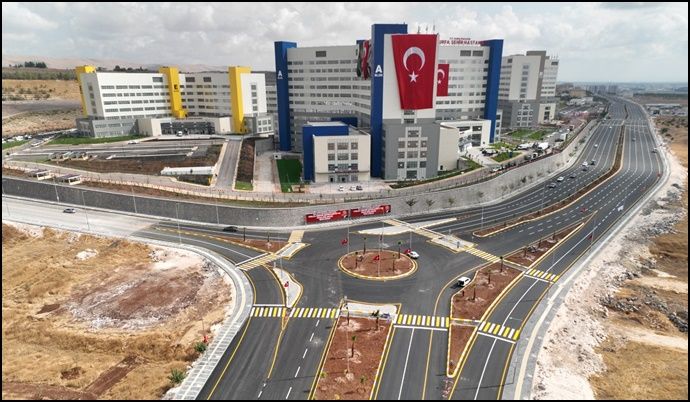Büyükşehir, Şehir Hastanesi Önünde Ulaşımı Güvenli Hale Getiriyor