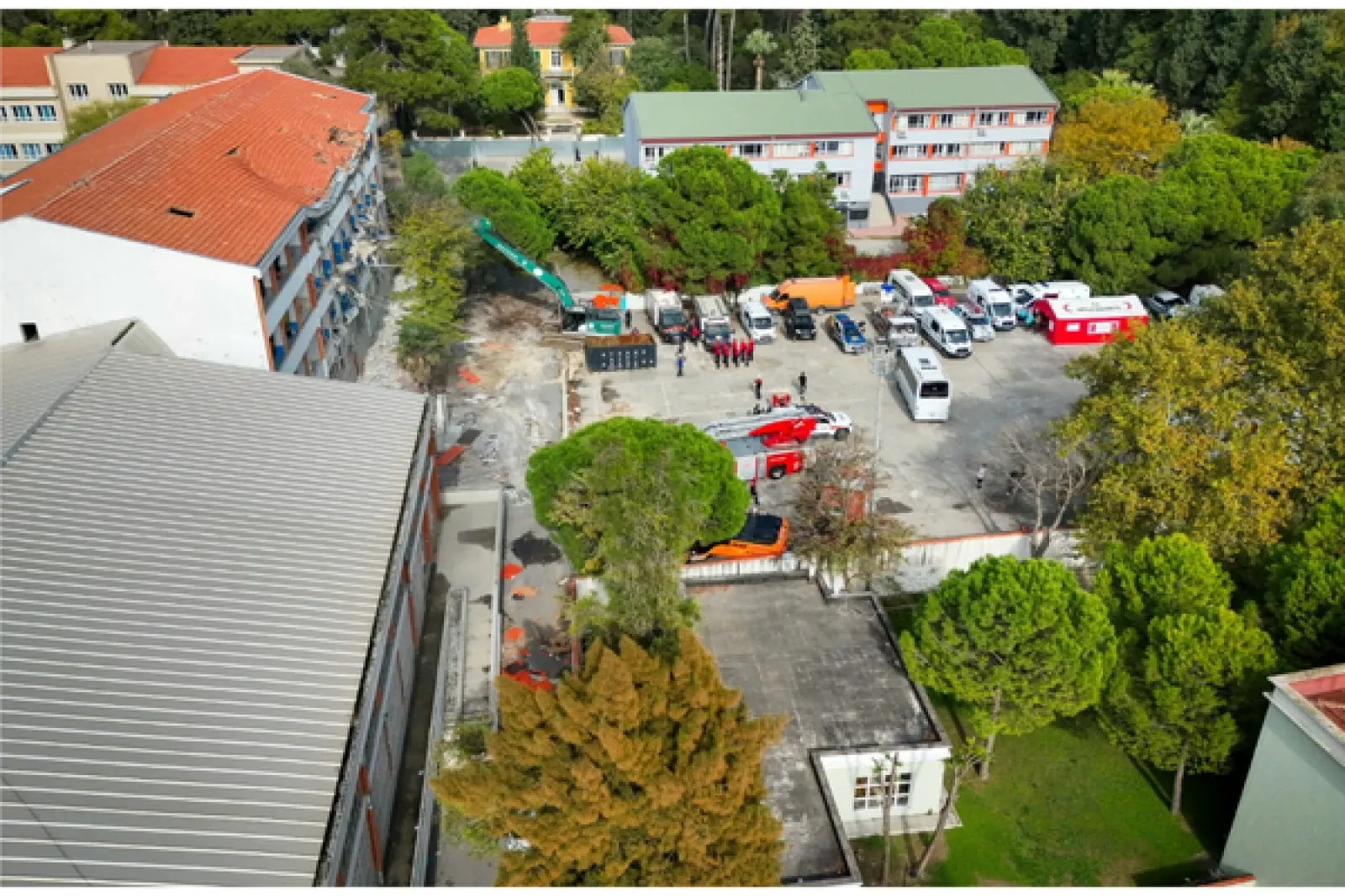İzmir’de 6,7 büyüklüğündeki deprem senaryosuyla tatbikat yapıldı